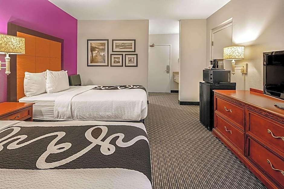 La Quinta Inn & Suites by Wyndham Naples East - I-75