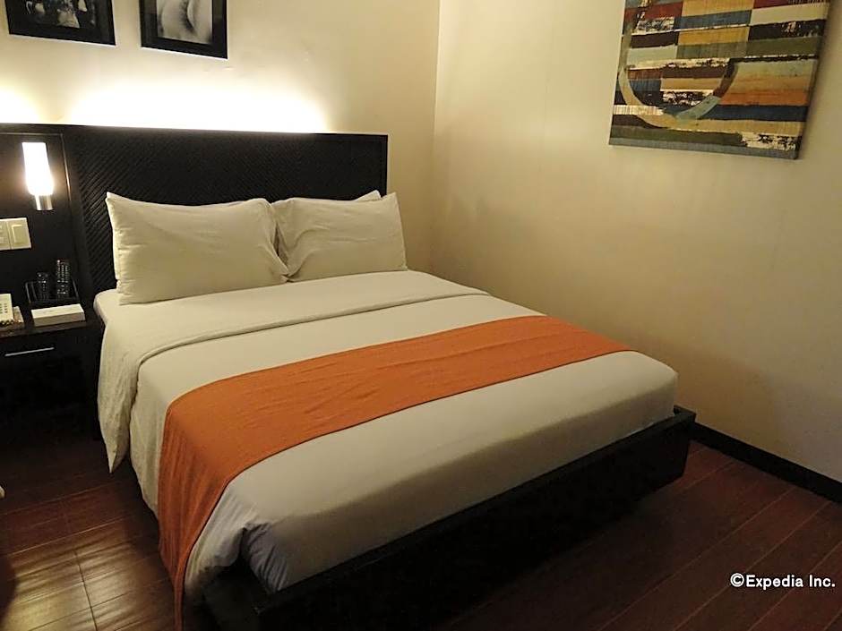 RedDoorz Plus @ Hotel Esse