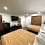 Perth Plaza Inn & Suites