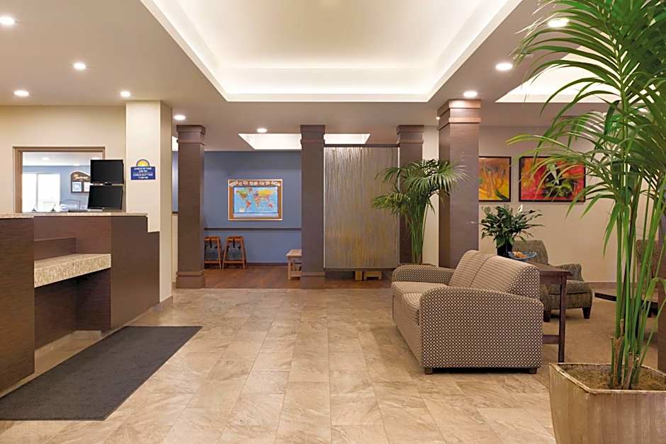 Days Inn & Suites by Wyndham Lindsay
