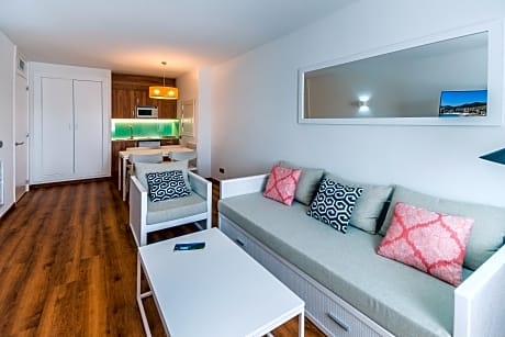 SUPERIOR APARTMENT 2 ADULTS+ 2 CHILDREN