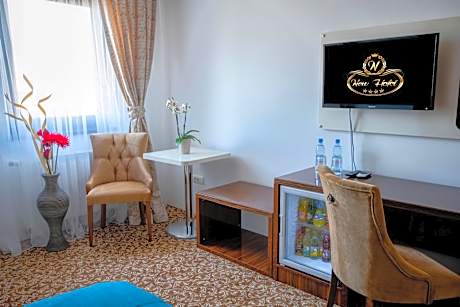 Standard Family Room (2 Adults + 3 Children)