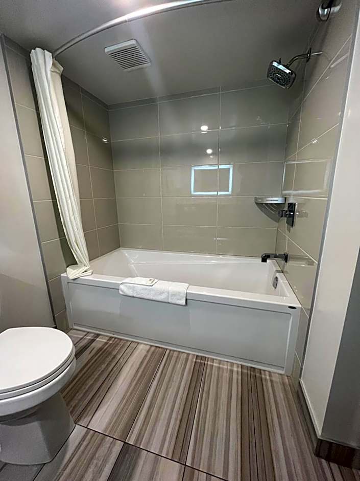 Super 8 by Wyndham Macleod Trail Calgary