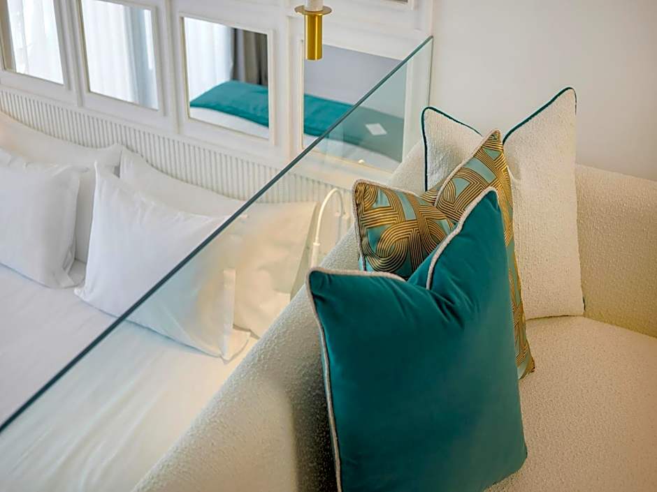 Petit Palace Suites Hotel