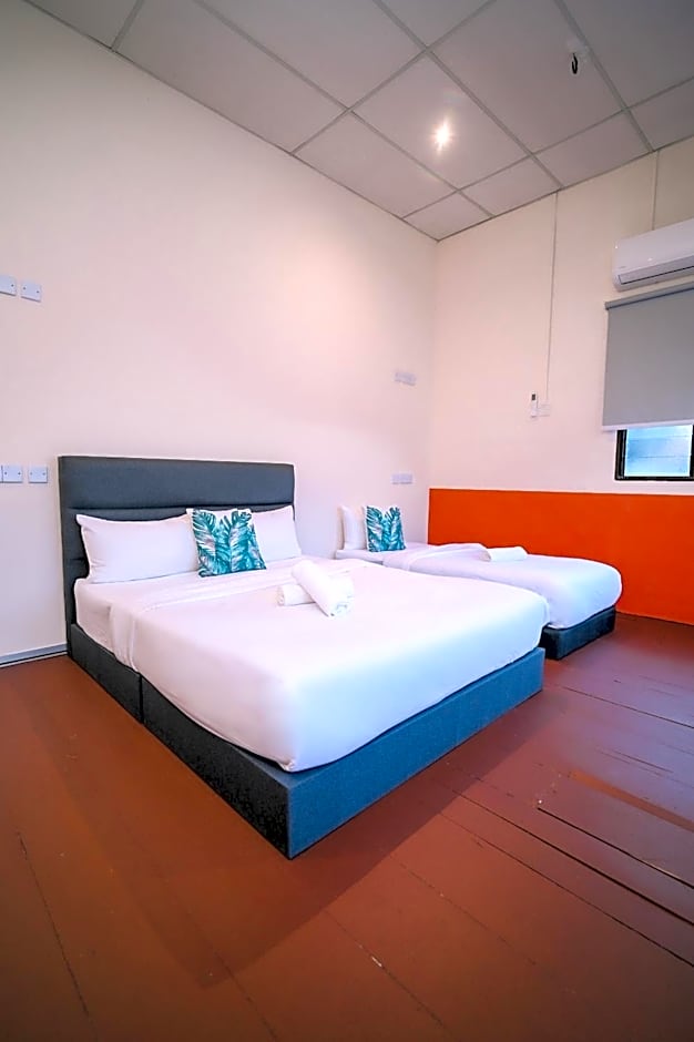 Swing & Pillows - 75 Muntri, Penang