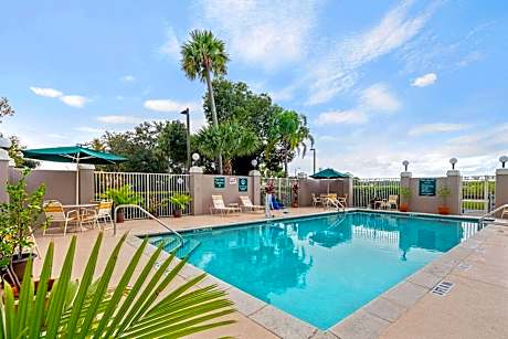 La Quinta Inn & Suites by Wyndham Naples East - I-75