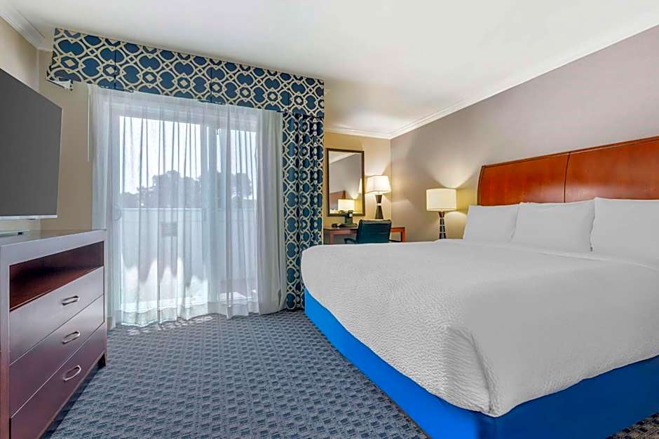 Best Western Plus Marina Shores Hotel