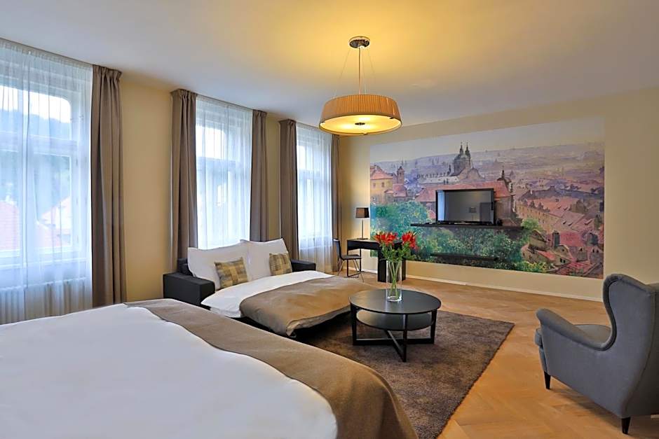 James Hotel & Apartments