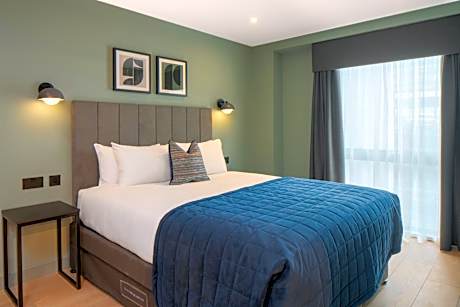 Deluxe 1 Bedroom Apartment with Terrace