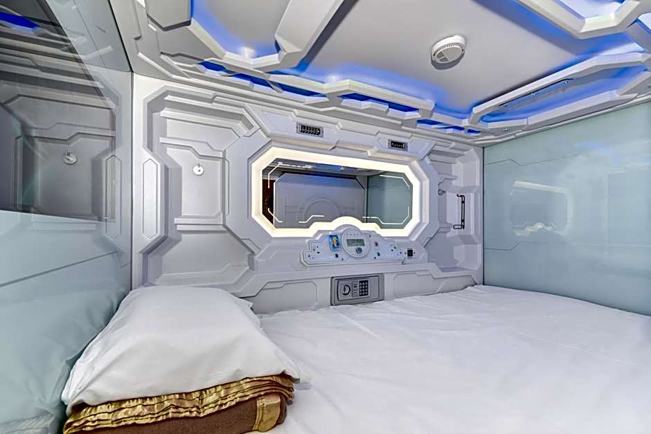 Space Q Capsule Hotel