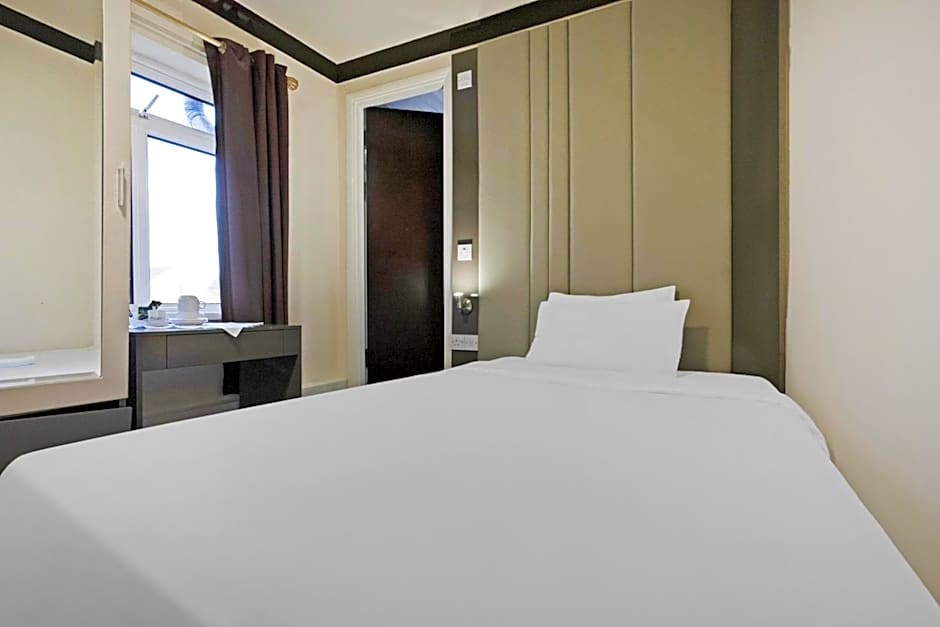 OYO The Baltimore Hotel