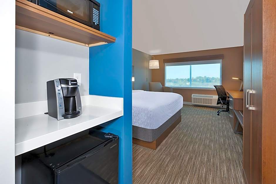 Holiday Inn Express & Suites Cedar Springs  Grand Rapids N By IHG