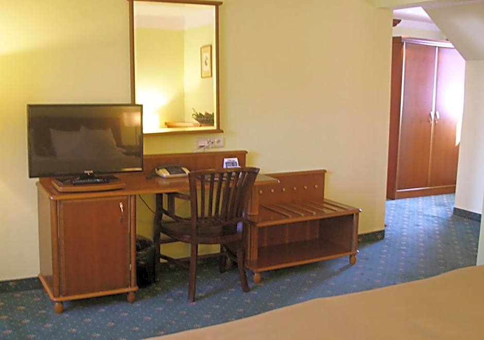 Hotel Selsky Dvur - Bohemian Village Courtyard