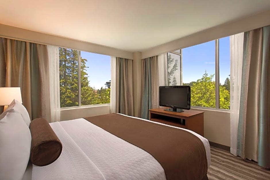 Crowne Plaza Portland - Lake Oswego