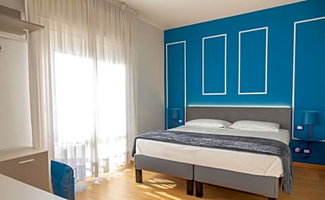 Double Room with Balcony with Partial Seaview