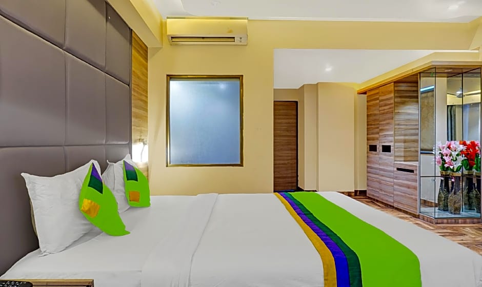 Treebo Trend Classic Grande, Camp