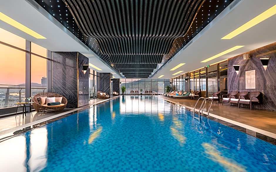 DeLaSea Ha Long Hotel - Modern Bayview Escape 