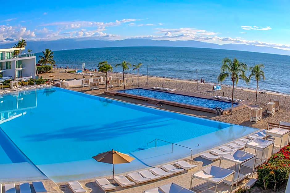 Suites at Aria Pacific Ocean Studio