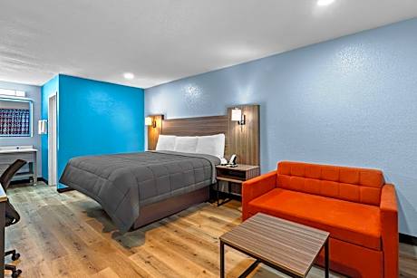 1 King Bed Nonsmoking Accessible