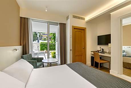 Superior Room Pool Access