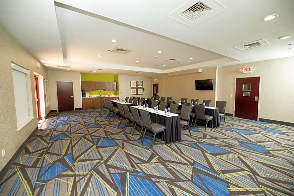 Holiday Inn Express Hotel & Suites Clinton By IHG