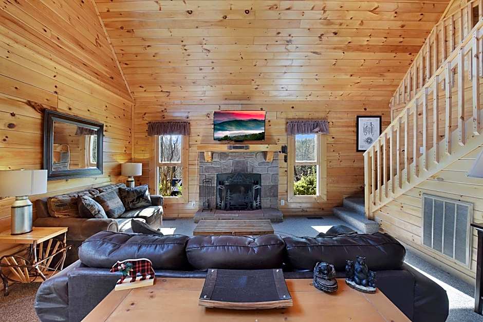 Ryes and Shine Bootlegger's Cabin! Hot Tub* Pool* Arcade* Billiards *EV * Pet Friendly