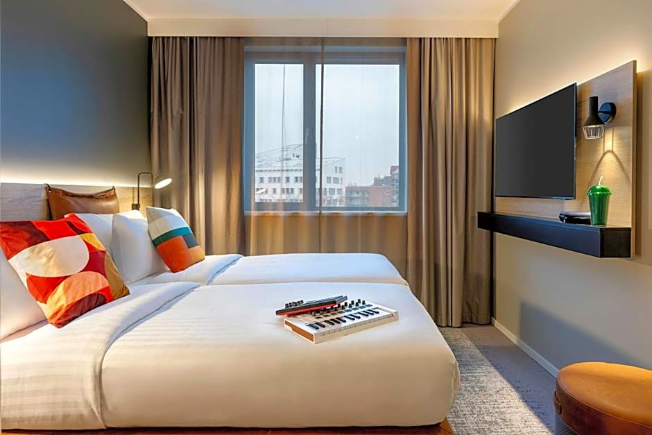 Moxy by Marriott Berlin Ostbahnhof