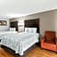Red Roof PLUS+ & Suites Atlanta Airport South