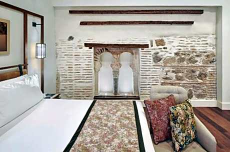 Floral Paintings Suite (1 adult)