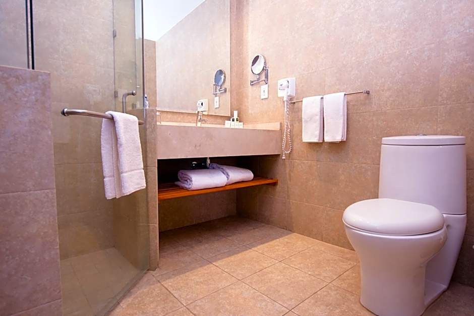 Crown Victoria Hotel