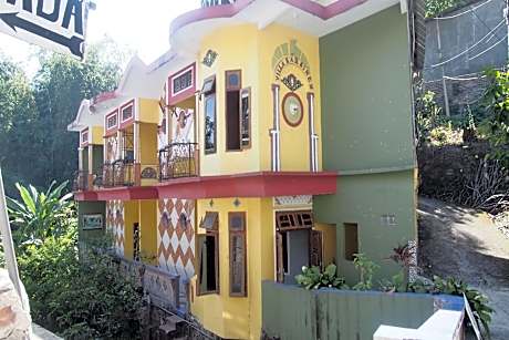 OYO Life 90646 Villa Karsinem Pasuruan