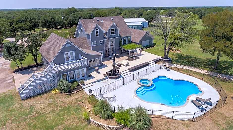Towering Oaks Event & Retreat Center