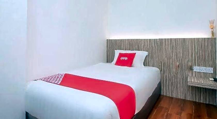 OYO 90324 Muar Station Hotel