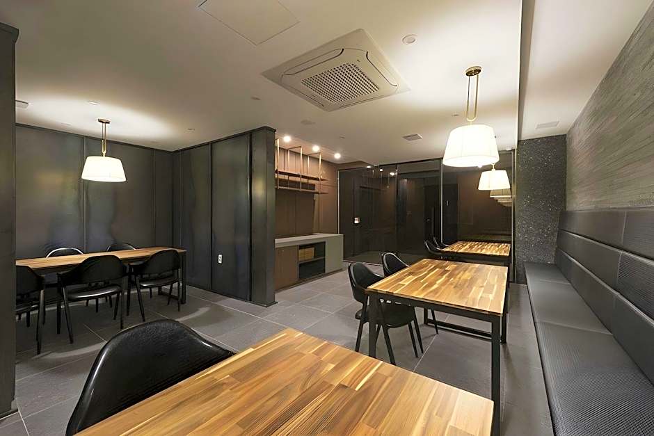 Brown-Dot Hotel Gupo