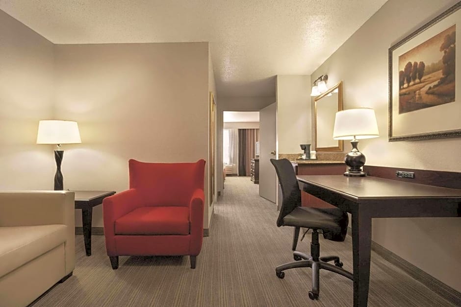 Country Inn & Suites by Radisson, Moline Airport, IL