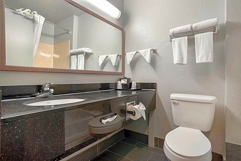 Quality Inn & Suites Birmingham - Highway 280