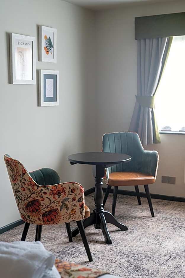 Cat & Lion Country Pub and Hotel