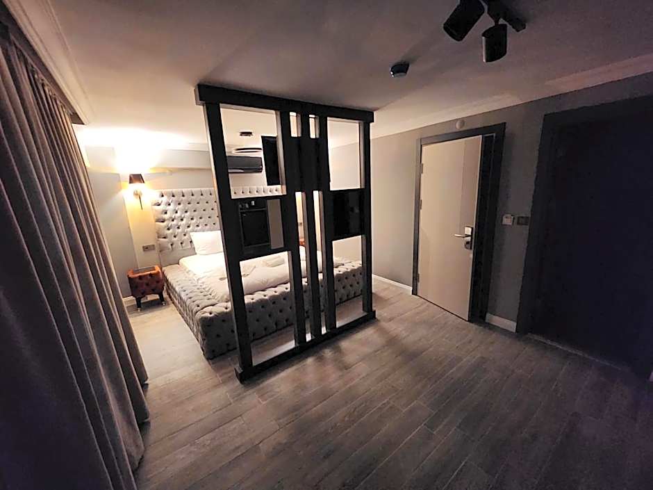 Photo 1 of 5 of 1 Queen Bed, Balcony