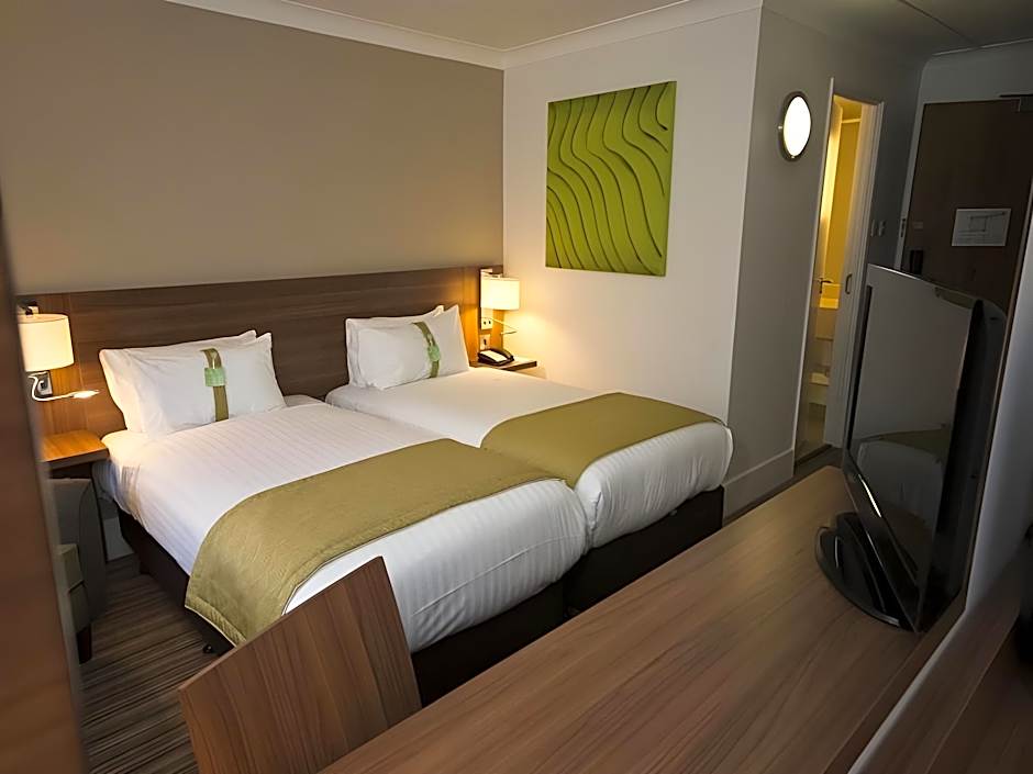 Holiday Inn Cardiff - North M4 By IHG