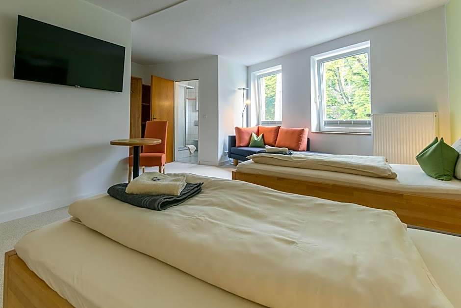 Zdjęcie 1 z 13 — Triple Room with Bathroom