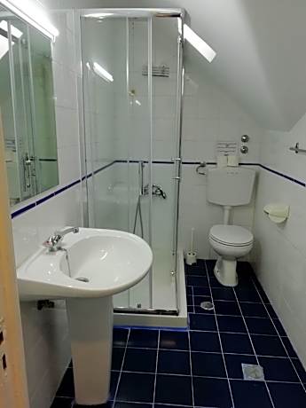 Twin Room with Bathroom