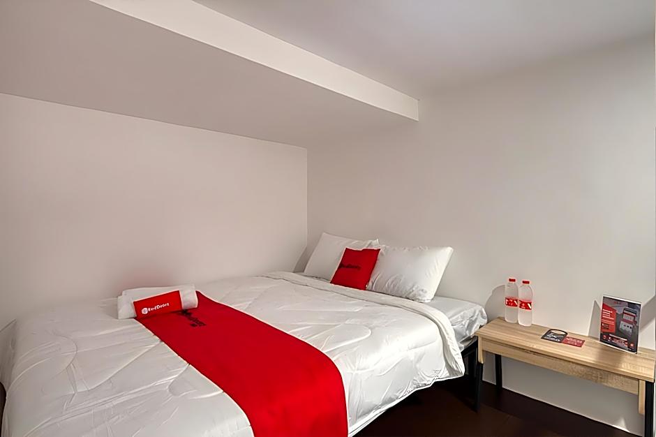 RedDoorz Syariah @ Jl. Cengger Ayam Dalam