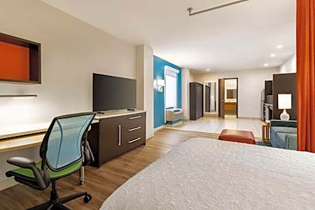 Queen Studio Suite - Hearing Access/Non-Smoking