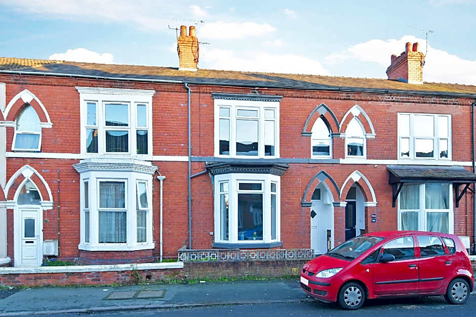 Townhouse @ 272 Walthall Street Crewe