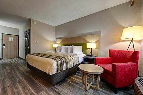 Queen Room with Roll-In Shower - Disability Access/Non-Smoking