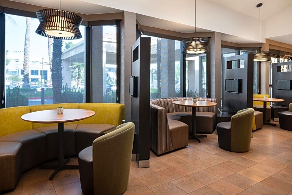 Courtyard by Marriott Las Vegas Convention Center