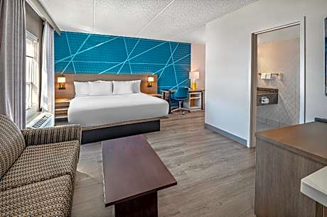 1 King Bed, Efficiency, Nonsmoking, Upgrade