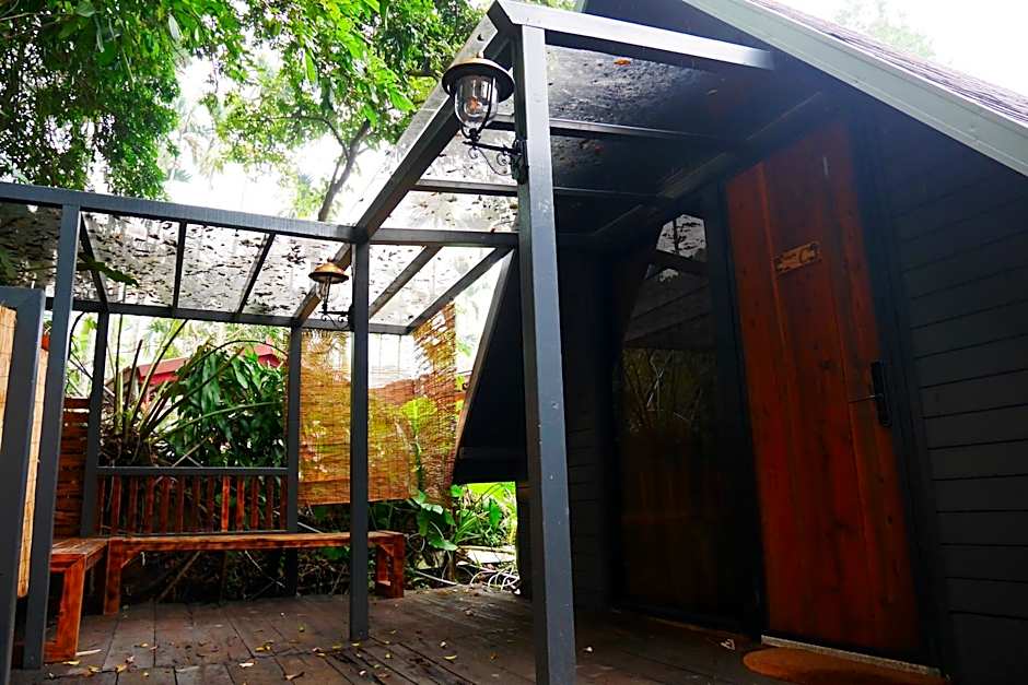 Yue Lake Backpackers