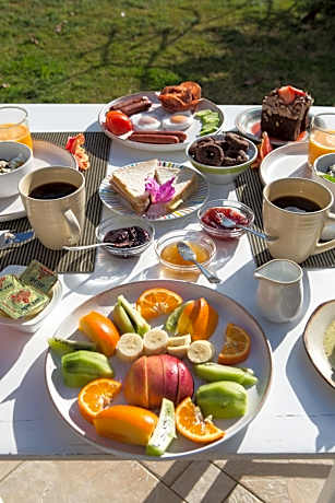 Arodamos Studios & Apts