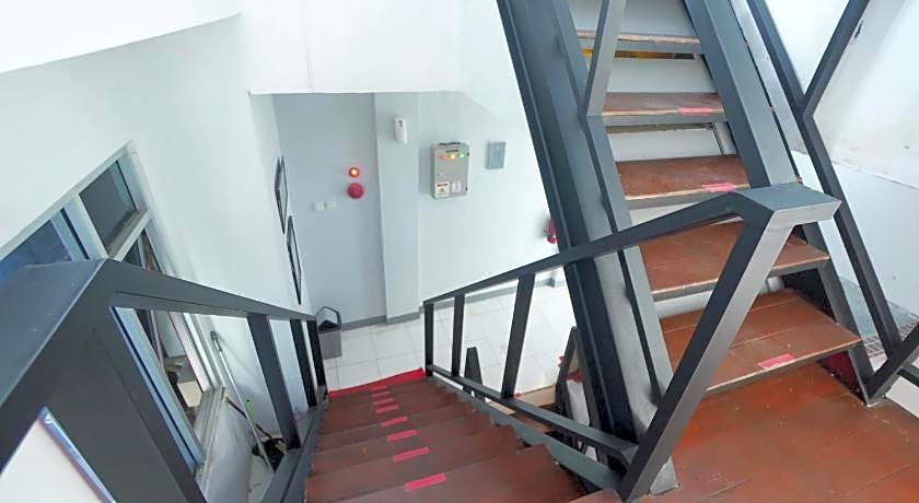 Front One Budget Hotel Tirtonadi Solo